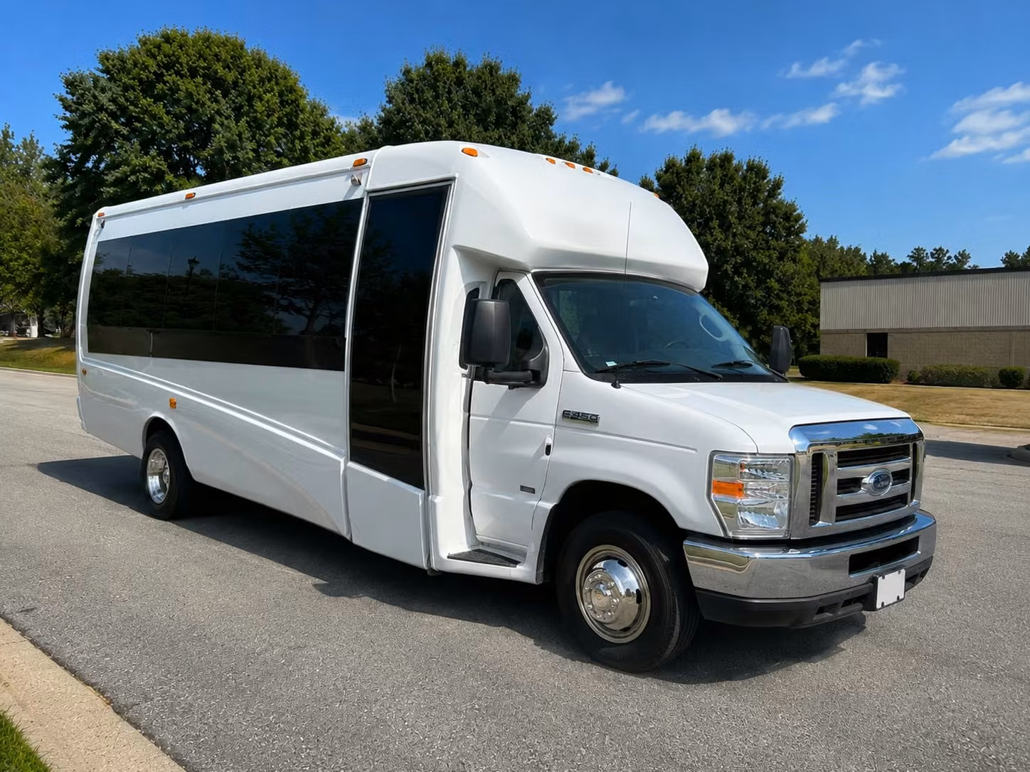 newark 15 passenger minibus rental