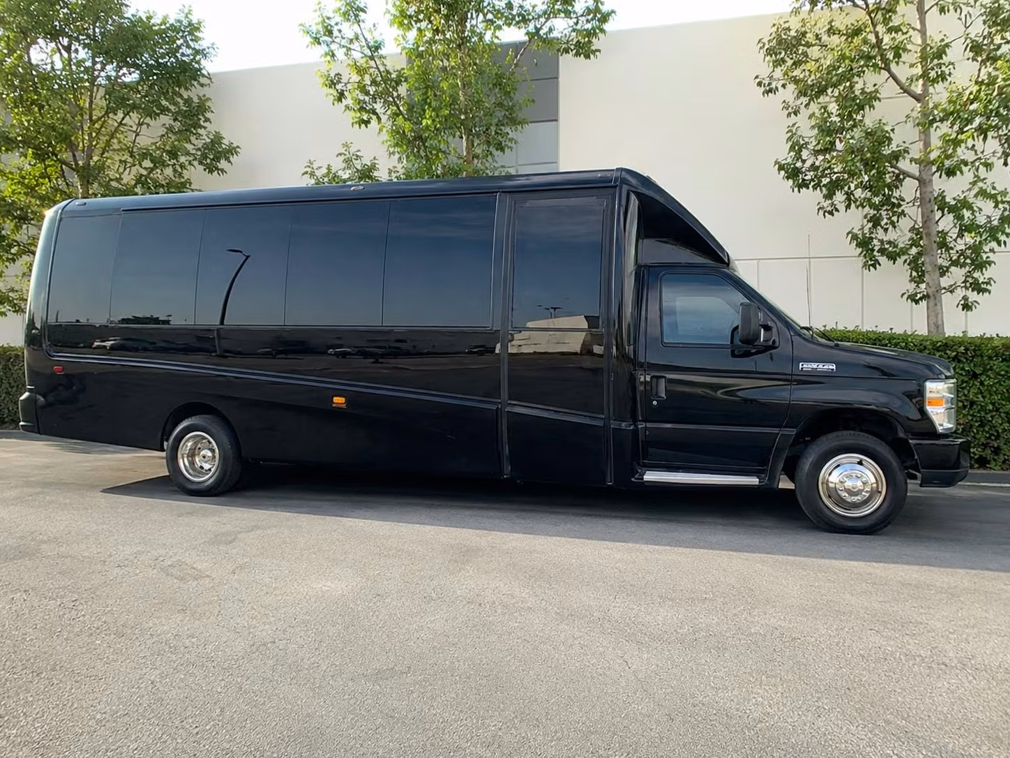 newark 18 passenger minibus rental